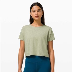 BNWT lululemon cates tee heathered rosemary green size 4